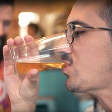 Propuesta de Spot para campaña de cerveza. Un proyecto de Cine, Cine, vídeo, televisión, Edición de vídeo, Marketing, Marketing de contenidos, Marketing Digital y Publicidad de Miguel Hernández - 29.11.2019