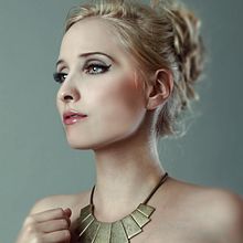 Mi Proyecto del curso: Retoque fotográfico de moda y belleza con Photoshop. Photo Retouching project by Luis Manuel Martines Lopez - 11.30.2019