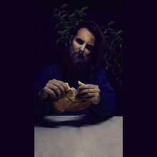 Mi Proyecto del curso: Autorretrato fotografía conceptual. El Santo y la cena.. Projekt z dziedziny Concept art, Fotografia, Fotografia art, st, czna, Fotografowanie smartfonem i Fotografia portretowa użytkownika María José Romero Arriete - 04.12.2019