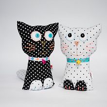 Mis gatitos Feliz. Un proyecto de Diseño de personajes de Ana Sofía Franco Zafra - 13.11.2019