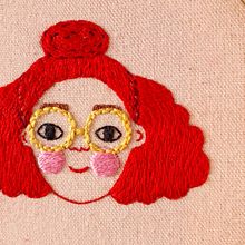 Niña Colorada . Un proyecto de Bordado de Flora Te - 17.12.2019