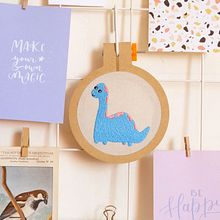 Dino lover! . Un proyecto de Bordado e Ilustración tradicional de Flora Te - 17.12.2019
