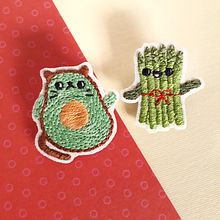 Gato Palta y señor esparrago!. Un proyecto de Bordado e Ilustración tradicional de Flora Te - 17.12.2019
