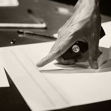 Pendiente de voto de Roger Bernat (Teatro). Un progetto di Musica e Sound design di Cristóbal Saavedra - 17.12.2019