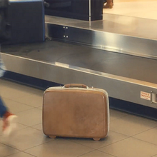 La Curiosa Maleta perdida en el Aeropuerto. . Cop, writing, Design, Content Marketing, Digital Marketing, and Social Media project by Renato Farfán Basauri - 12.24.2019
