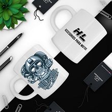 Mokup de tazas para H.L Accesorios para motos. Graphic Design project by Carlos Hernández - 12.24.2019
