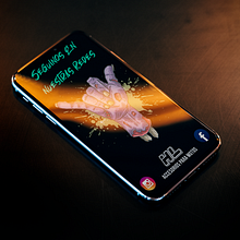 Mokup de redes sociales sobre teléfono celular para H.L Accesorios para motos. Graphic Design project by Carlos Hernández - 12.24.2019