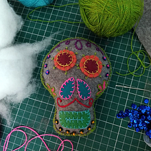 Calaveras bordadas. Un progetto di Ricamo di Guadalupe Rojas - 30.10.2019