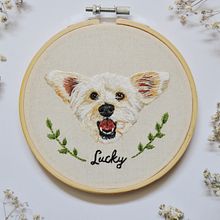 Lucky. Un proyecto de Bordado de Valentina Castillo - 04.01.2020