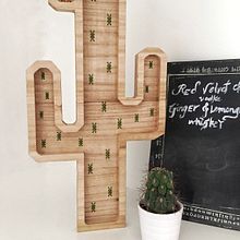 CACTUS GIGANTE TALLADO EN MADERA Y BORDADO A MANO. Un projet de Broderie de L´ABU studio - 15.01.2020