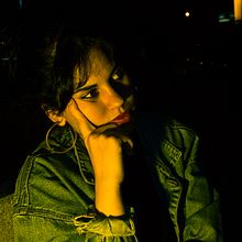 Proyecto flash de mano, caminando entre las luces. Un proyecto de Fotografía, Fotografía artística, Fotografía de retrato y Fotografía en exteriores de Cris Pujadas - 20.01.2020