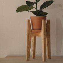 Porta Macetero H. Un proyecto de Carpintería y Diseño de producto de Andrea Cortés (Barcelona Wood Workshops) - 23.01.2020