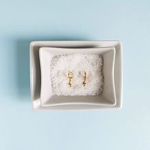 Proyecto de fotografía para mi marca de joyitas @papagayojewels. Un proyecto de Br, ing e Identidad, Creatividad, Diseño y Redes Sociales de luisaalvarezfdezdep - 30.01.2020