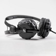 Loconoise Sennheiser hd25 cascos customizados. Projekt z dziedziny 3D, Projektowanie produktowe, Wzornictwo przem, słowe, Fotografia stud, jna, Fotografia produktowa, Fotografia na Instagram, Światło w fotografii i  Modelowanie 3D użytkownika Jose Cunyat - 15.08.2019