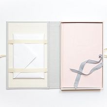 Querido dummy. Product Design, Editorial Design, Bookbinding, and Product Photograph project by Amelia Garcia - 11.12.2015