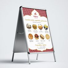 Expositor para Zakaria. Een project van Posterontwerp y Grafisch ontwerp van Nora Márquez Rey - 03.09.2019