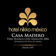Botella de regalo conmemorativa de los 20 años del Hotel Nikko México, patrocinado por Casa Madero.. Br, ing, Identit, Design, Graphic Design, and Packaging project by Mariana Moreno - 02.20.2007