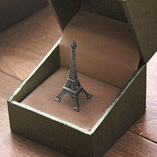 My project in Surrealistic Photomontage with Photoshop  course: Paris-Engagement Ring. Commercial Photograph project by Sergio Chisaka - 02.26.2020