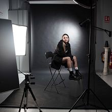 Fotografía retrato en estudio.. Un progetto di Fotografia di ritratto, Fotografia, Fotografia artistica, Fotografia con smartphone, Fotografia in studio, Fotografia di moda, Fotografia di prodotti, Fotografia digitale, Fotografia documentaria, Fotografia per Instagram, Fotografia pubblicitaria e Illuminazione fotografica di Daniel Riba Isart - 03.02.2020