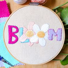 BLOOM. Proyecto del curso: Letras bordadas: el hilo como herramienta gráfica . % Karina Miranda tarafından hazırlanan Nakış projesi - 06.13.2020