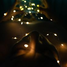 Sensual lights. Photographic Composition, Photograph, Fine-Art Photograph, Studio Photograph, Fashion Photograph, Portrait Photograph, Digital Photograph, Instagram Photograph, Commercial Photograph, and Photographic Lighting project by Eva Rodríguez - 05.21.2020