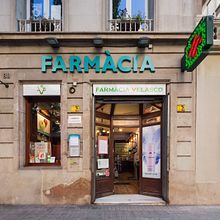 Farmàcia Velasco. Een project van Architectuur, Interactief ontwerp y Fotografie van Davit Foto - 09.03.2016