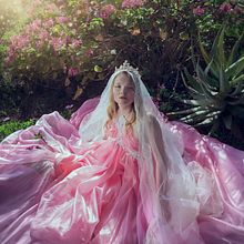 Moda. Photograph, Fine-Art Photograph, Fashion Photograph, Portrait Photograph, Digital Photograph, Outdoor Photograph, Instagram Photograph, and Commercial Photograph project by Alexandra Martín García | ArtDrómeda - 08.27.2019