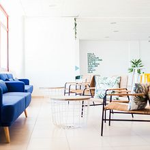 Oficinas de Pareteum en Sant Feliu de Guíxols. Un proyecto de Diseño de interiores de Antic&Chic - 11.03.2019