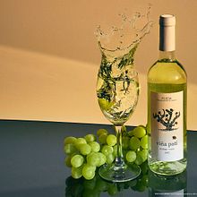 Wine-Splash - Nikita K Mi Proyecto del curso: Fotografía de producto en alta velocidad.. Projekt z dziedziny Fotografia, Fotografia art, st, czna, Fotografia c i frowa użytkownika Nikita Kolesnikov - 12.03.2020