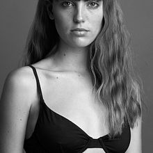 Fotografía de estudio y books de modelos. Un projet de Photographie, Photographie artistique, Photographie de studio, Photographie de mode, Photographie de portrait, Photographie numérique, Photographie publicitaire , et Éclairage photographique de Carles Cardelús Photography - 09.11.2019