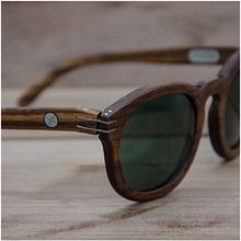 Gafas de Madera - DIMITRI (Arg.). Un proyecto de Diseño, Diseño de complementos y Diseño de producto de Sergio Cossani - 01.01.2013