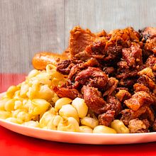 Chicharron Cochabambino. Photograph, Outdoor Photograph, and Food Photograph project by Rodrigo Rojas Picolomini - 03.31.2020