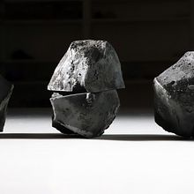 H  Á  B  I  T  A  T  XIV , porcelana, 2018. Un progetto di Belle arti, Ceramica, Creatività e Design di Carlos Martínez - 07.04.2020