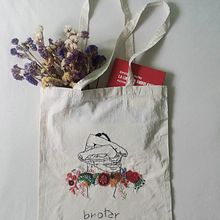 Mi Proyecto del curso: Totebag ilustrada con hilo. Un progetto di Ricamo e Illustrazione tradizionale di Nuria Dorado - 08.04.2020