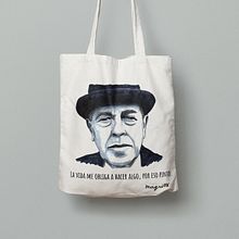 Magritte Totebag. Portrait Drawing, and Traditional illustration project by Marta Portillo - 04.09.2020