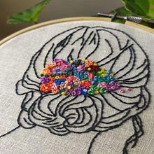 Flowers in your hair. Un proyecto de Bordado de Angie Durán - 10.04.2020