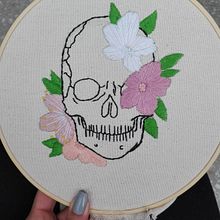 skull & flowers. Embroider project by Esther AB - 12.13.2019