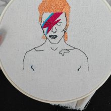 soy mega fan de Bowie, tenia muchas ganas de bordarlo pero tuve problemas con los labios. Embroider project by Esther AB - 04.13.2020
