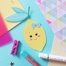 A little lemon I made in paper :) !. Traditional illustration, Paper Craft, and Drawing project by Eléonore Zicler - 04.15.2020
