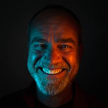 #stayathome #staycreative. Un proyecto de Fotografía, Fotografía de estudio, Fotografía de retrato, Fotografía digital, Fotografía para Instagram, Iluminación fotográfica, Instagram y Retoque fotográfico de Ricard Ventura Media - 14.04.2020