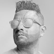 Fotos para nuevo álbum de Alex Campos "Soldados". Fine-Art Photograph, Studio Photograph, Portrait Photograph, Digital Photograph, Commercial Photograph, and Photographic Lighting project by Ricardo Pinzón Hidalgo - 04.16.2020