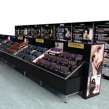 Stand - Loreal Carrefour . Projekt z dziedziny 3D użytkownika Mario del Barrio Tejeda - 16.04.2020