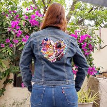 Proyecto final curso de bordado, técnicas mixtas. Street Art, Arts, Crafts, Embroider, Sewing, Creativit, Art Direction, Fashion Design, and Costume Design project by Mayra Zulema Rodriguez Cantu - 04.17.2020