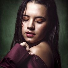 Mi Proyecto del curso: Retoque fotográfico de moda y belleza con Photoshop. Un proyecto de Fotografía, Fotografía artística, Fotografía de estudio, Fotografía de moda, Fotografía de retrato e Iluminación fotográfica de Roger Sánchez - 20.04.2020