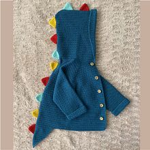 Cardigan Dino. Een project van Textiel, Haken y  Modeontwerp van Sumire Heshiki - 21.04.2020