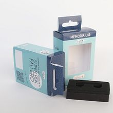 PACKAGING USB. Un proyecto de 3D, Diseño, Diseño 3D, Diseño gráfico, Ilustración tradicional, Modelado 3D y Packaging de María Hierro García - 12.07.2019