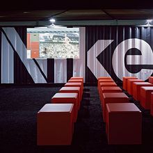 Nike 100+8, Tokyo: Exhibition. Arquitetura de interiores, e Design projeto de Jeffrey Ludlow - 22.04.2010