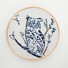 Búho bordado a mano . Een project van Borduurwerk van Roberta De Simone - 25.04.2020