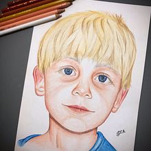 Mi Proyecto del curso:  Retrato realista con lápices de colores. Un proyecto de Dibujo a lápiz, Dibujo artístico, Dibujo de Retrato, Dibujo realista y Dirección de arte de Guillermo Ferrer - 27.04.2020