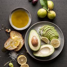 Contextualización del aguacate siciliano con ingredientes locales . Projekt z dziedziny Br, ing i ident, fikacja wizualna i Fotografia kulinarna użytkownika Katty Garcia - 02.05.2020